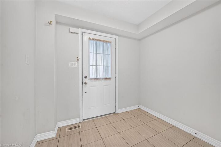 Property Photo:  420 Linden Drive 10  ON N3H 0C2 