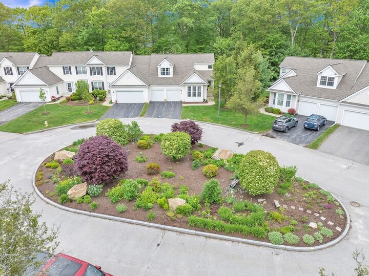 Property Photo:  16 Linkside Ct 16  MA 01534 
