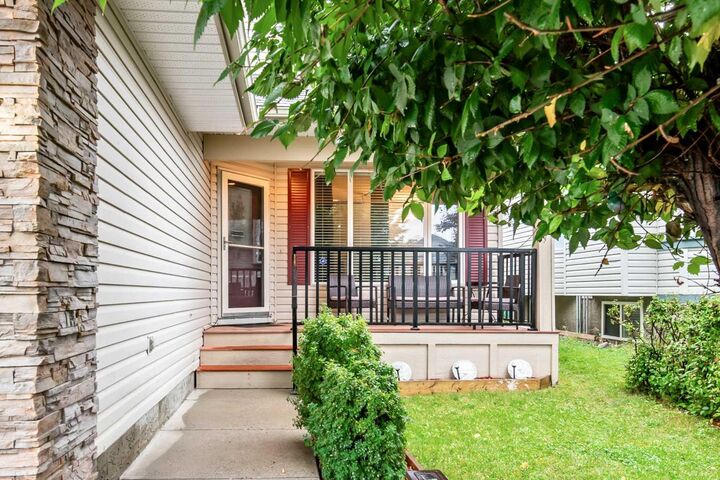 Property Photo:  17 Westfall Crescent  AB T0L 1V6 