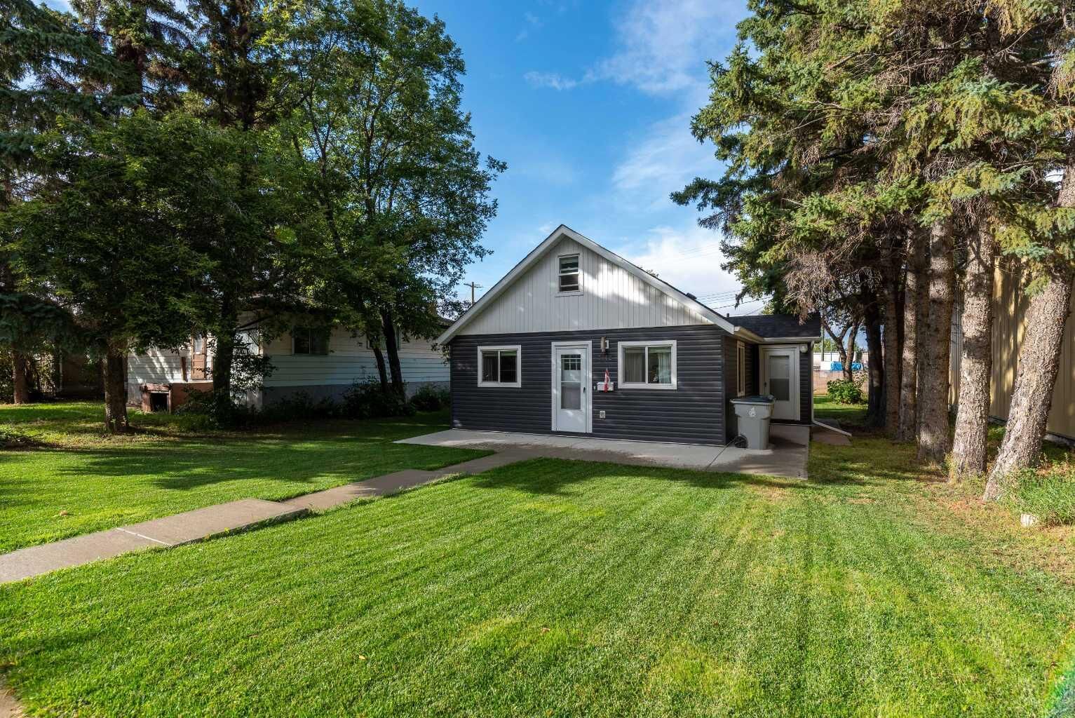 Property Photo:  5412 51st Street  AB T9V 0P8 