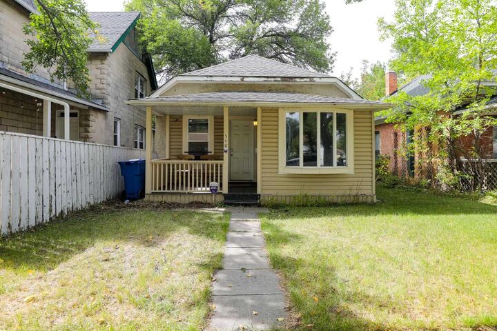 Property Photo:  540 12 Street S  AB T1J 2R7 