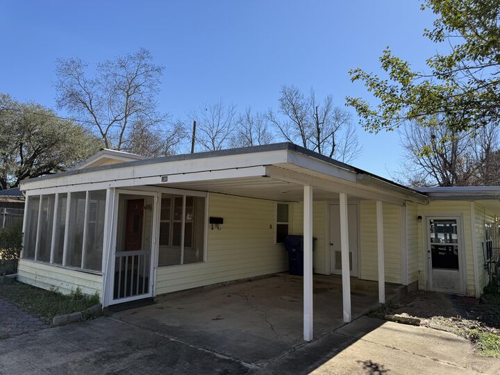 Property Photo: 1301 Oak LA 71446