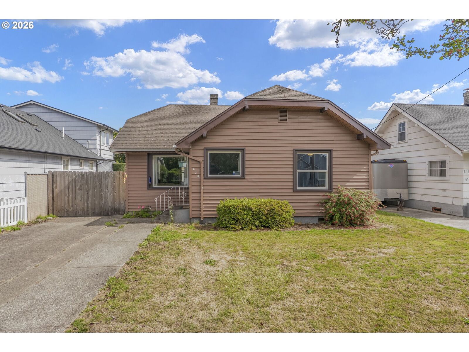 Property Photo:  630 20th Ave  WA 98632 