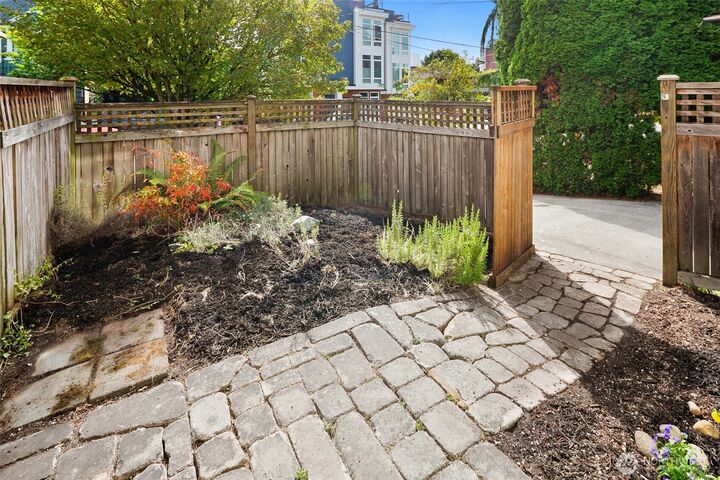 Property Photo:  350 B NW 76th Street  WA 98117 