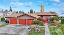 Property Photo: 2601 2nd Avenue E WA 98366