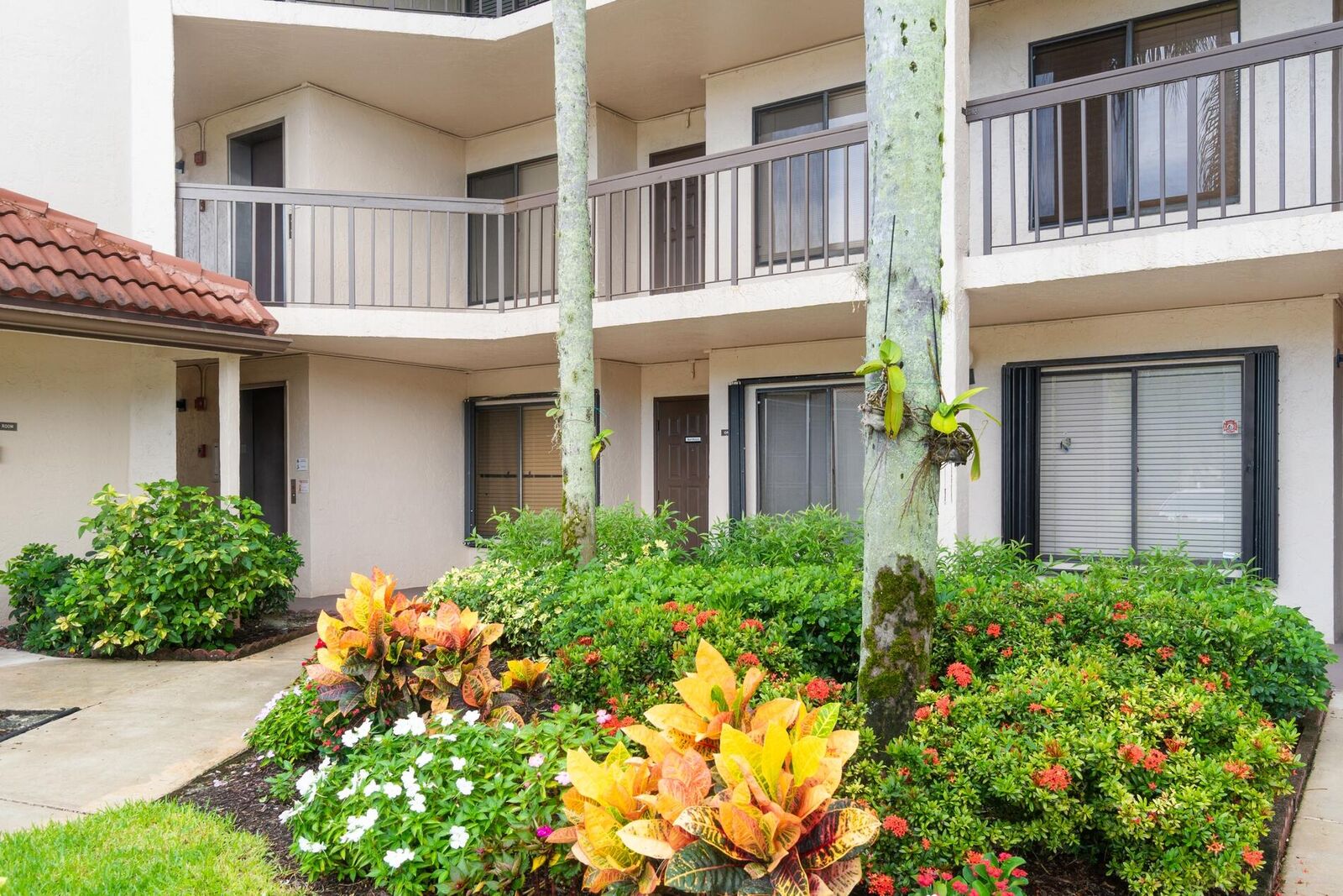 Property Photo:  10110 Cedar Point Boulevard 104  FL 33437 