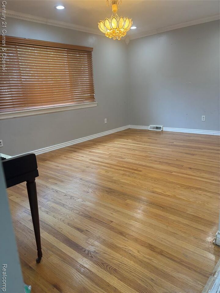 Property Photo: 6004 Fenton Street MI 48127