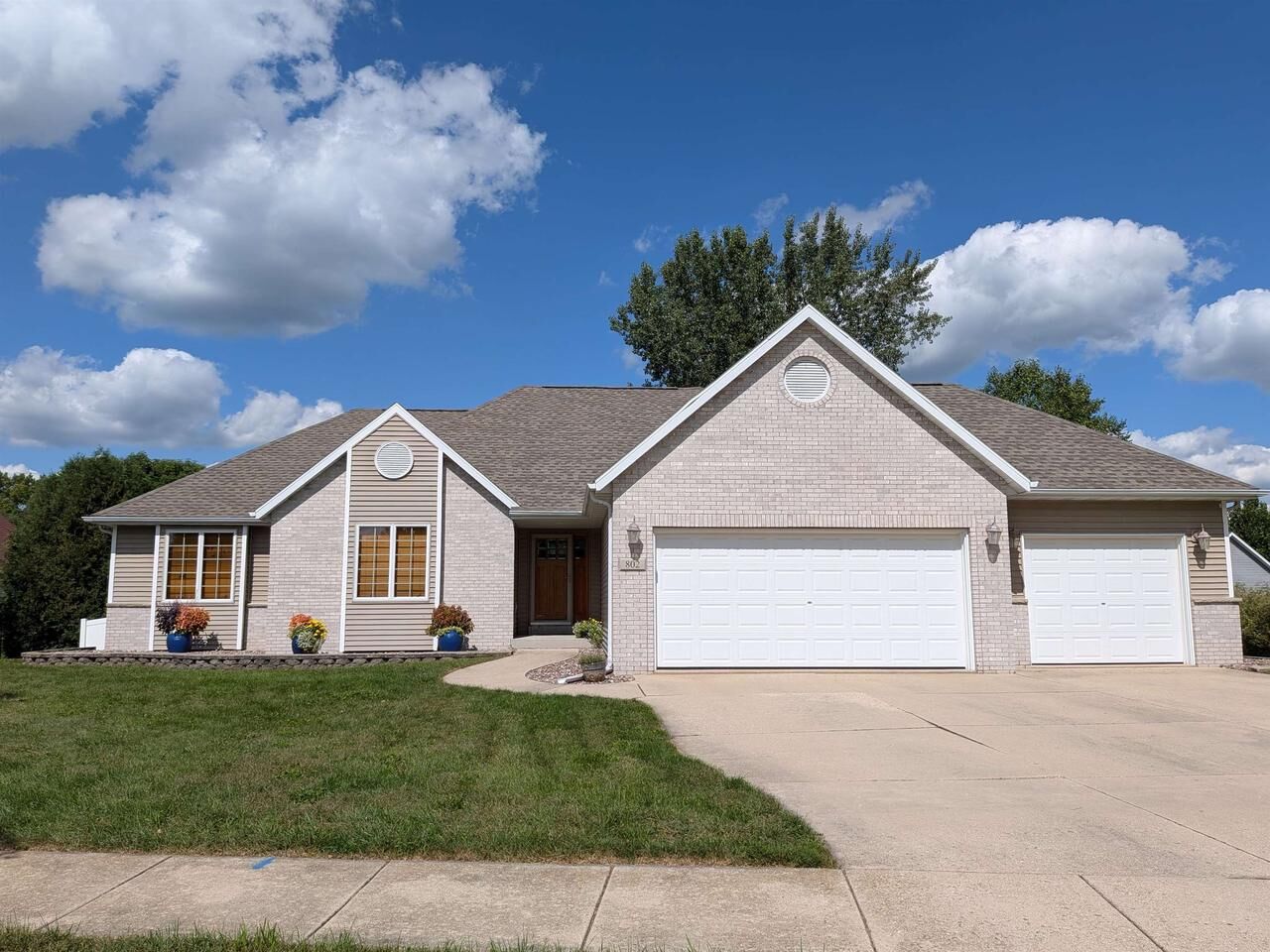 Property Photo: 802 Chickadee Drive WI 53523