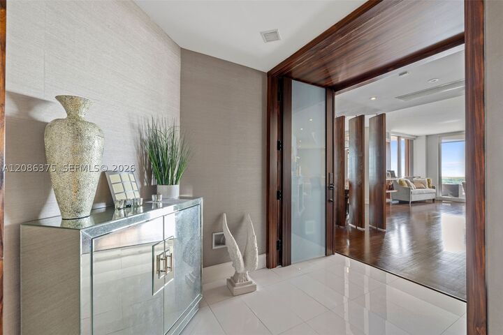 Property Photo:  60 Edgewater Dr 9D  FL 33133 