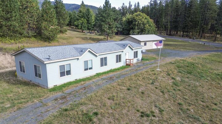 Property Photo:  639 Dry Gulch Rd  WA 99114 