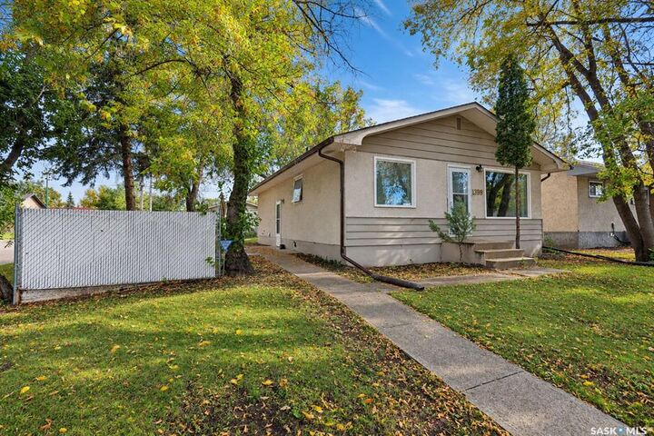 Property Photo:  1399 6th Street E  SK S6V 0R1 