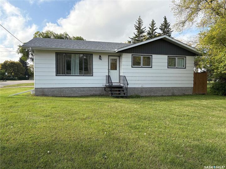 Property Photo:  302 Pitt Street  SK S0A 3L0 