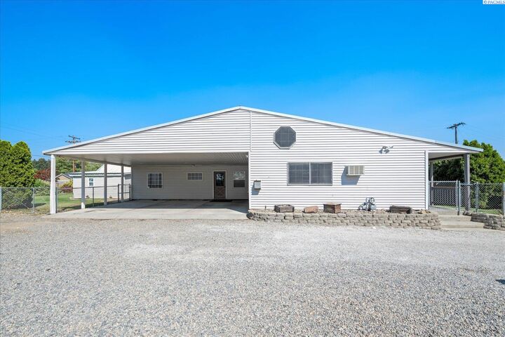 Property Photo: 1104 Rd 40 WA 99301