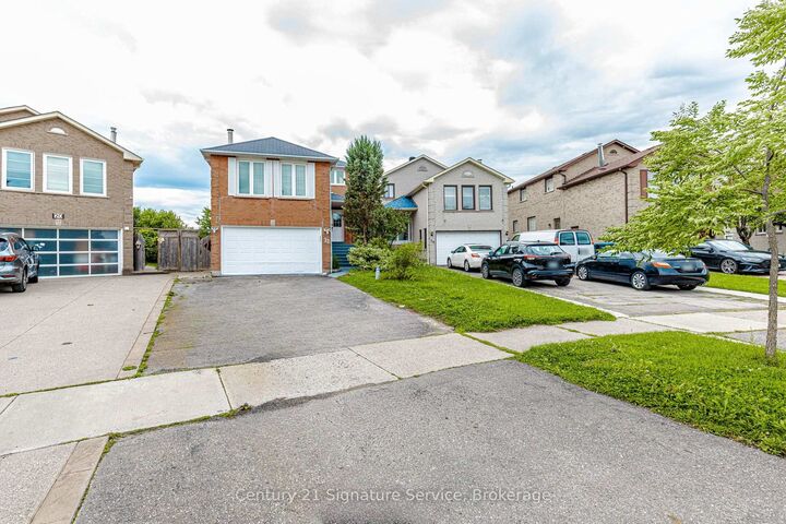 Property Photo: 22 Merganser Crescent ON L6W 4E8