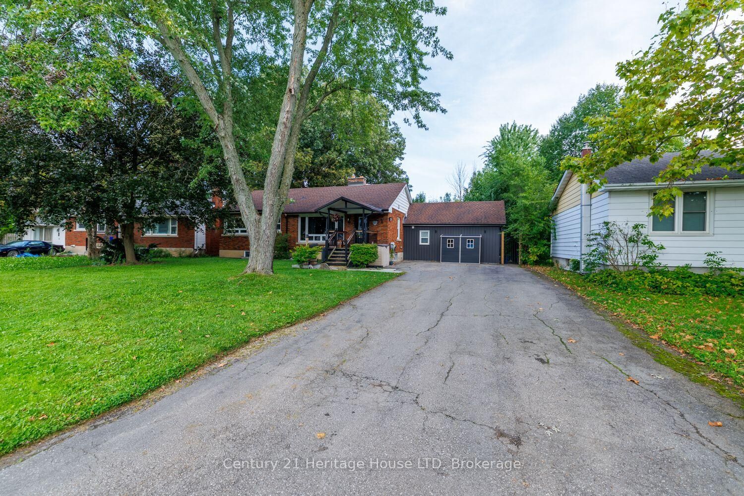 Photo de la propriété: 6 Greenock Circle ON L2S 1B4