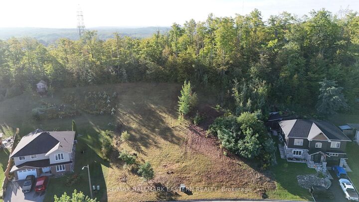 Property Photo:  406 Country Lane  ON K9L 2A8 