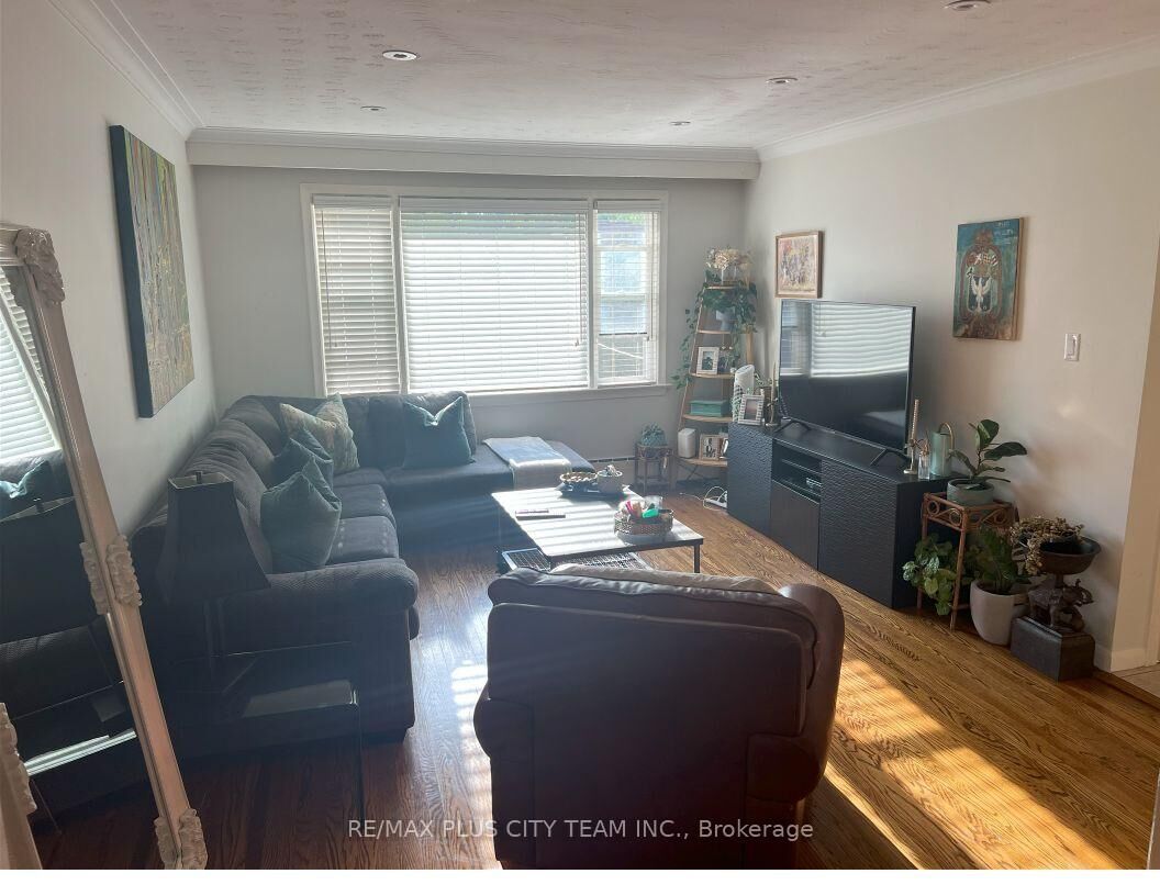 Property Photo:  9 Thirty Fifth Street Unit 3  ON M8W 3J8 