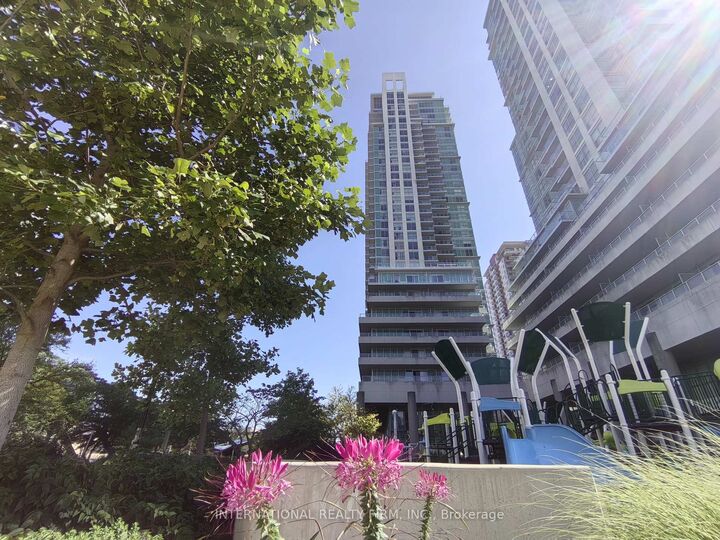 Property Photo:  70 Town Centre Court 3209  ON M1P 0B2 