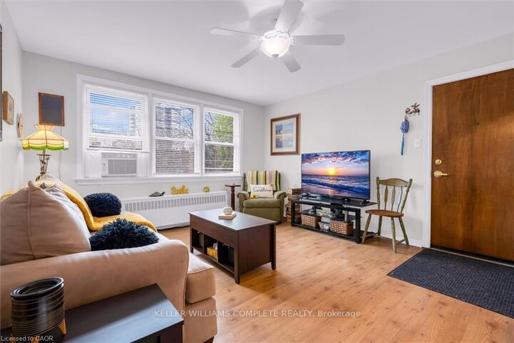 Property Photo:  4 Robinson Street 14  ON L8P 1Y5 