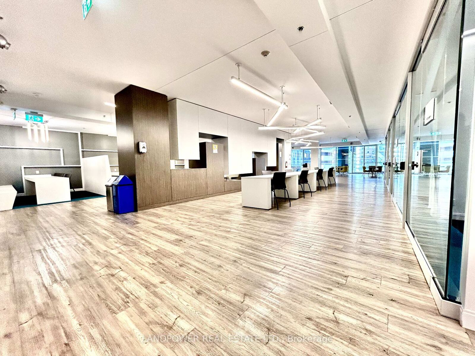 Property Photo:  181 Dundas Street E 5002  ON M5A 0N5 