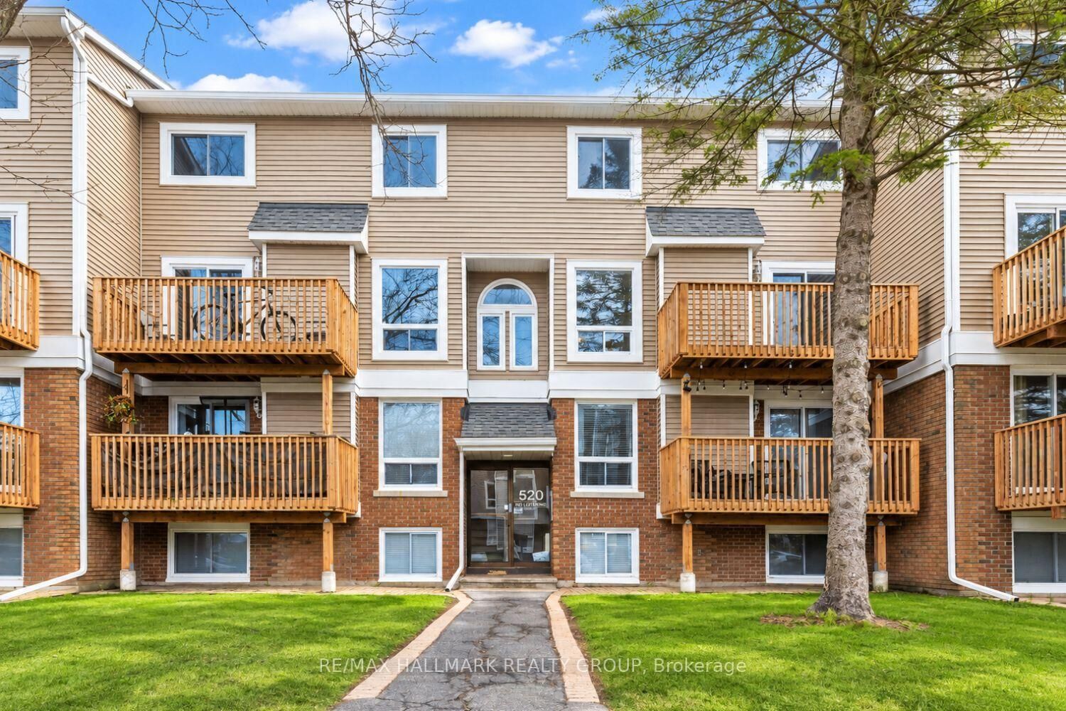 Property Photo:  520 Fenerty Court 8  ON K2L 3B1 