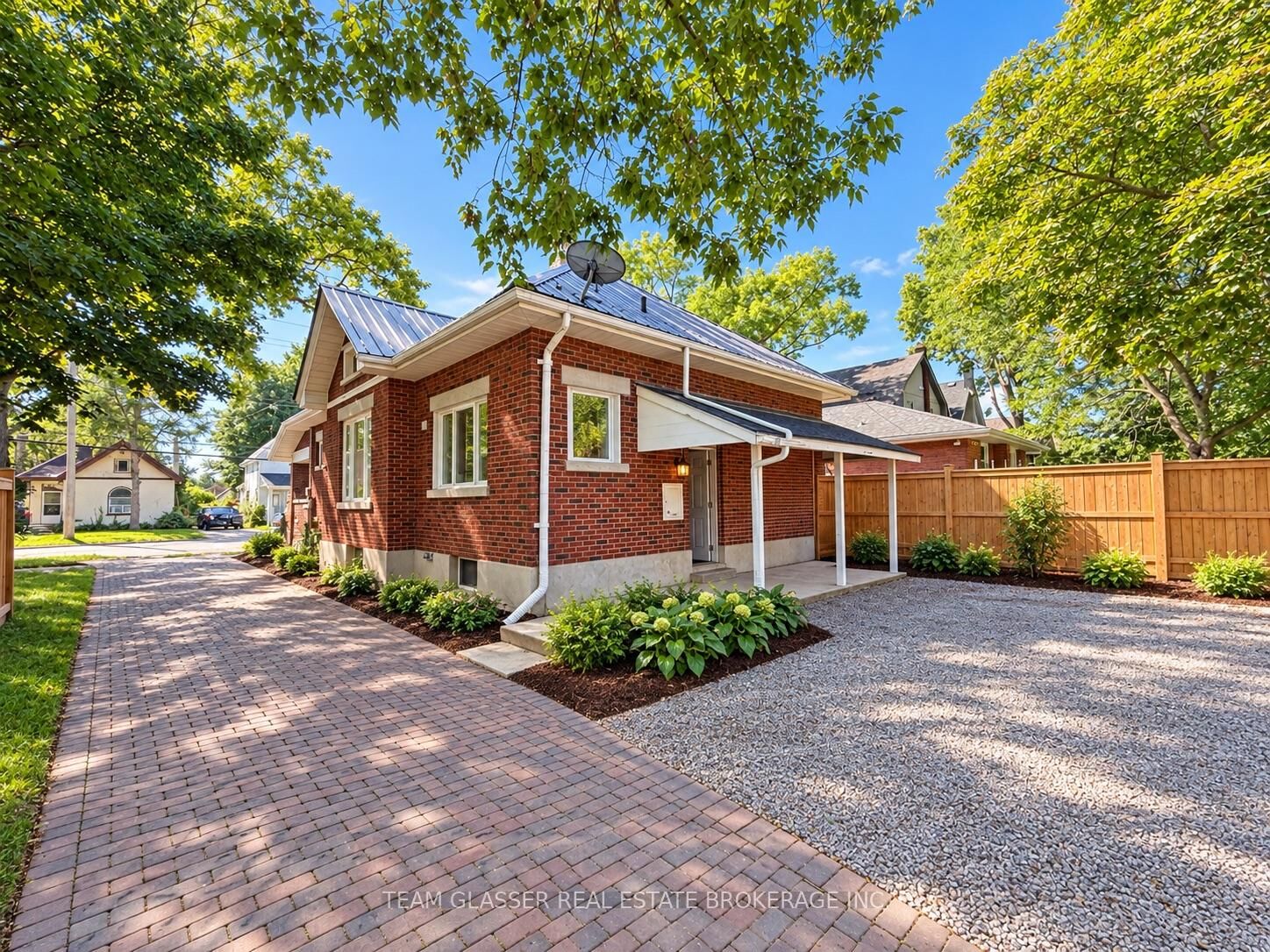 Property Photo: 884 Trafalgar Street Lower ON N5Z 1E8