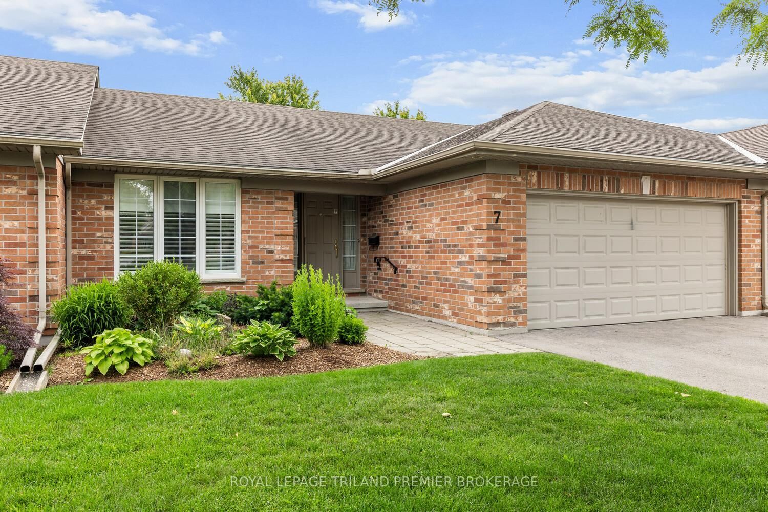 Property Photo:  1755 Louise Boulevard 7  ON N6G 5G4 