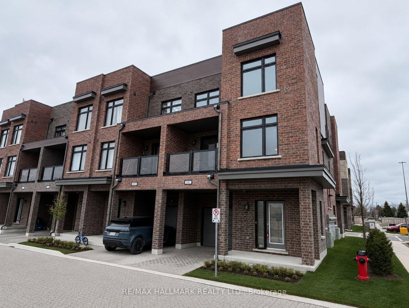 Property Photo:  1865 Pickering Parkway S 101  ON L1V 0H2 