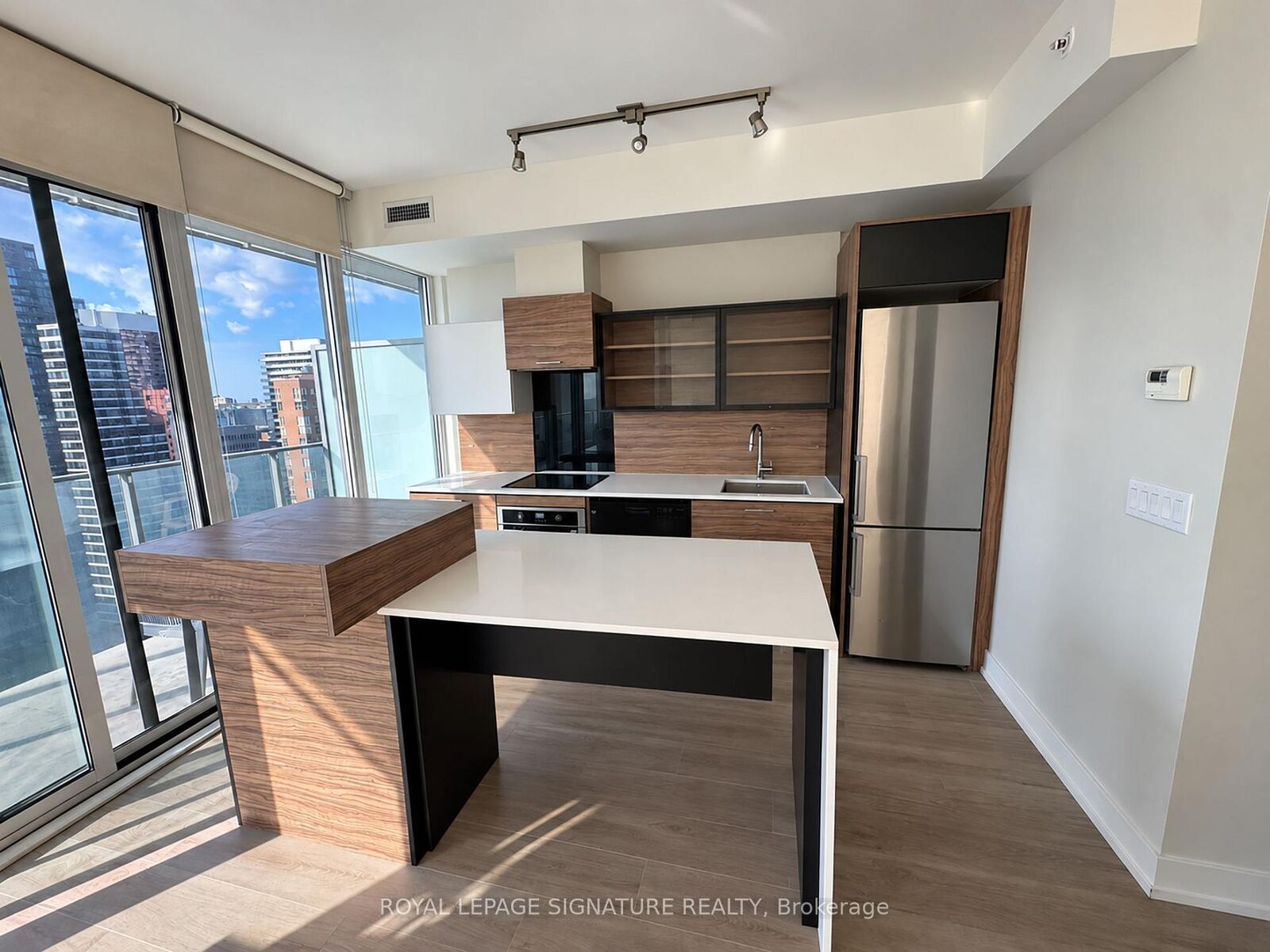 Property Photo: 75 St Nicholas Street 2502 ON M4Y 0A5