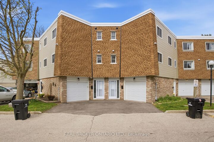 Property Photo:  60 Elmsdale Drive 46  ON N2E 2G4 