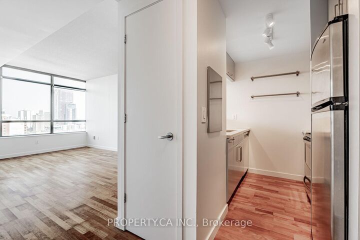 Property Photo:  285 Mutual Street 1803  ON M4Y 3C5 