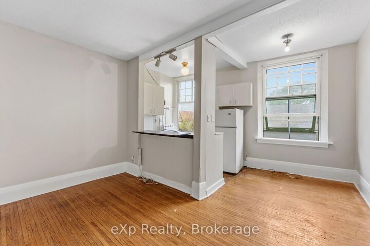 Property Photo:  109 Downie Street 25  ON N5A 1X2 