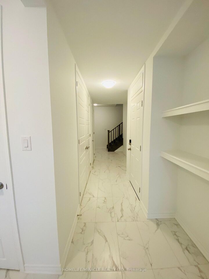 Property Photo:  20 Ennerdale Street  ON L9J 1A2 