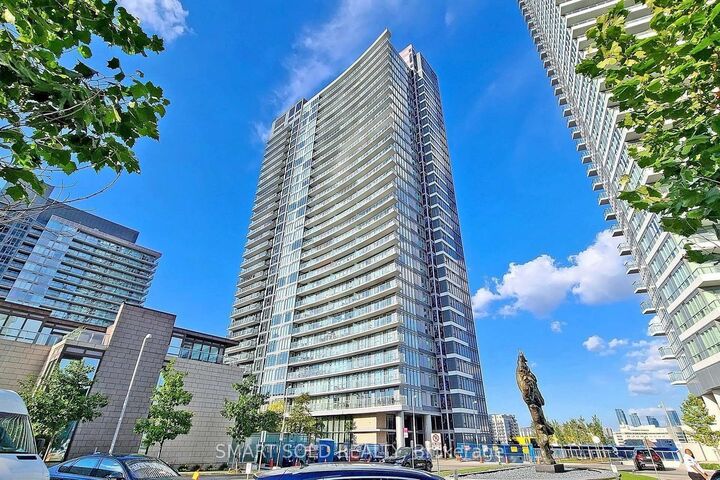 Property Photo: 121 McMahon Drive 3208 ON M2K 0C1