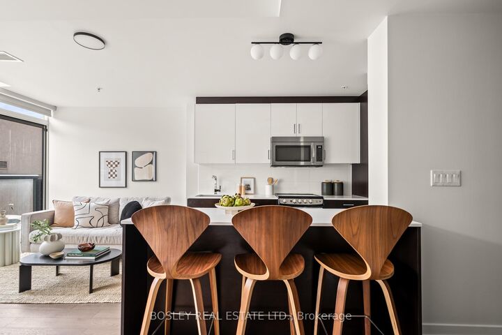 Property Photo:  36 Howard Park Avenue 205  ON M6R 0A5 