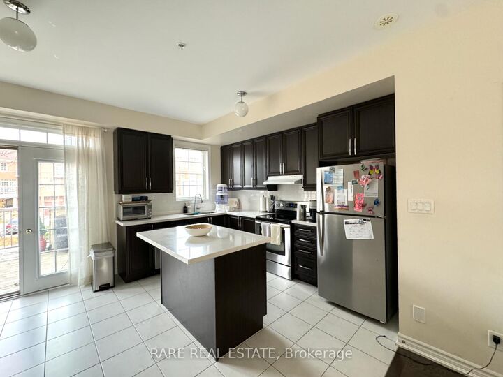 Property Photo:  18 Cathedral High Street 2  ON L6C 0P2 