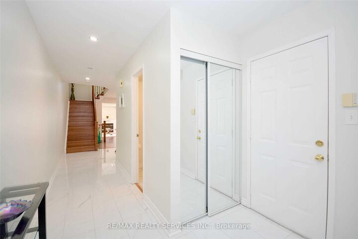 Property Photo:  22 Berkindale Court  ON L6Y 5G1 
