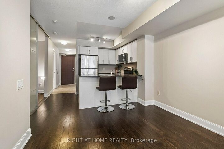 Property Photo:  2181 Yonge Street 2804  ON M4S 2B1 
