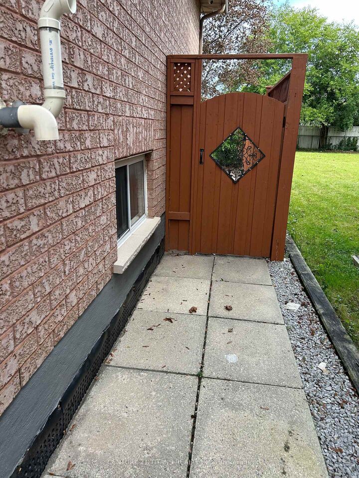 Property Photo: 41 Westcroft Drive Bsmt ON M1E 3A2