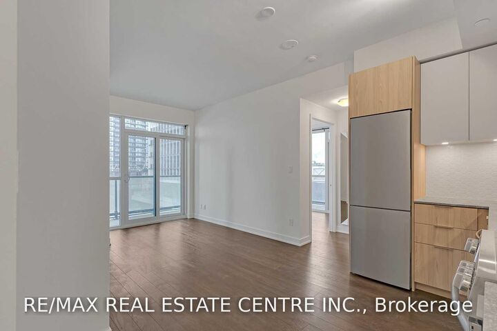 Property Photo: 30 Ordnance Street 706 ON M6K 0B3
