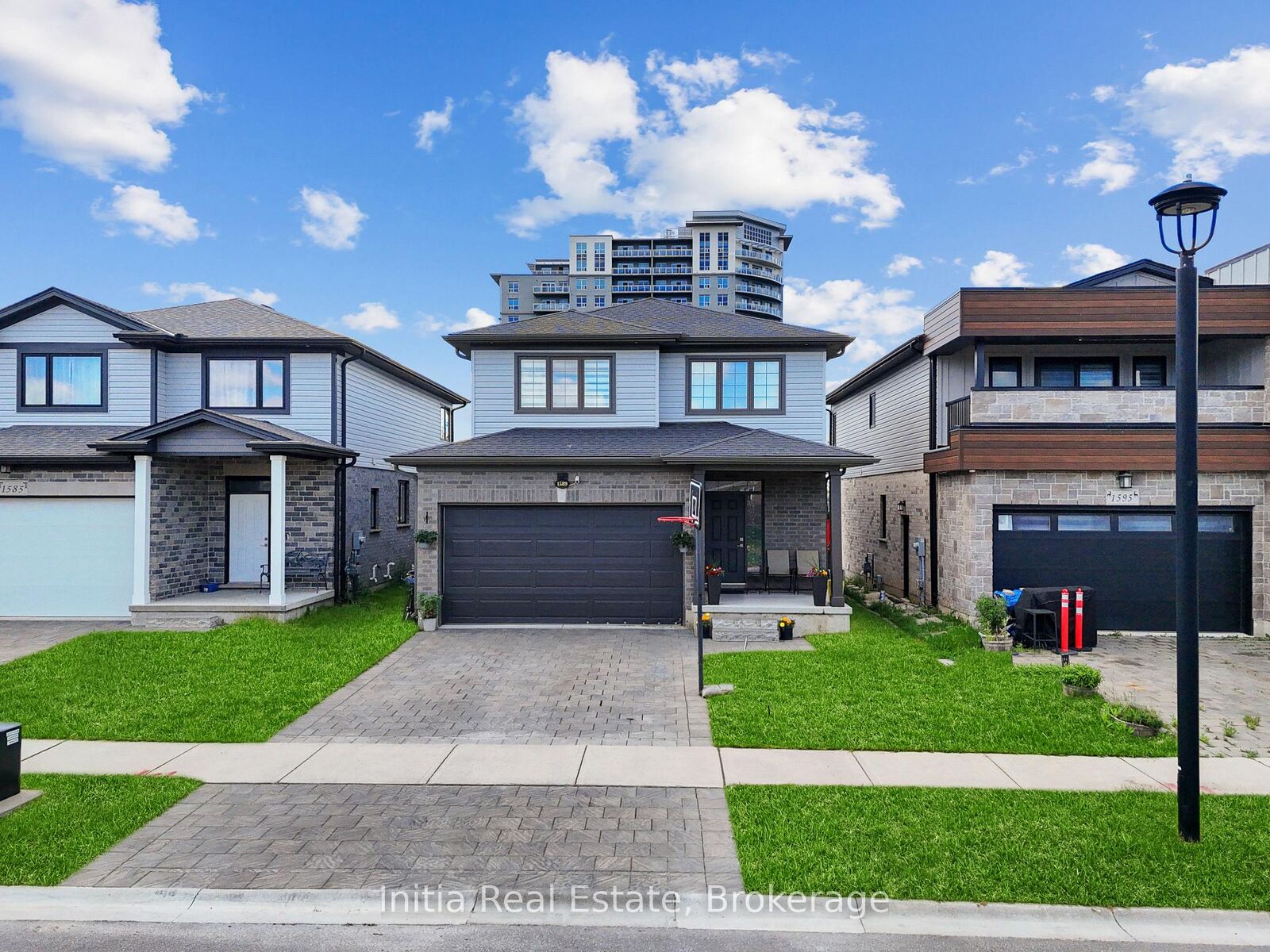 Property Photo:  1589 Henrica Avenue  ON N6G 0Y1 