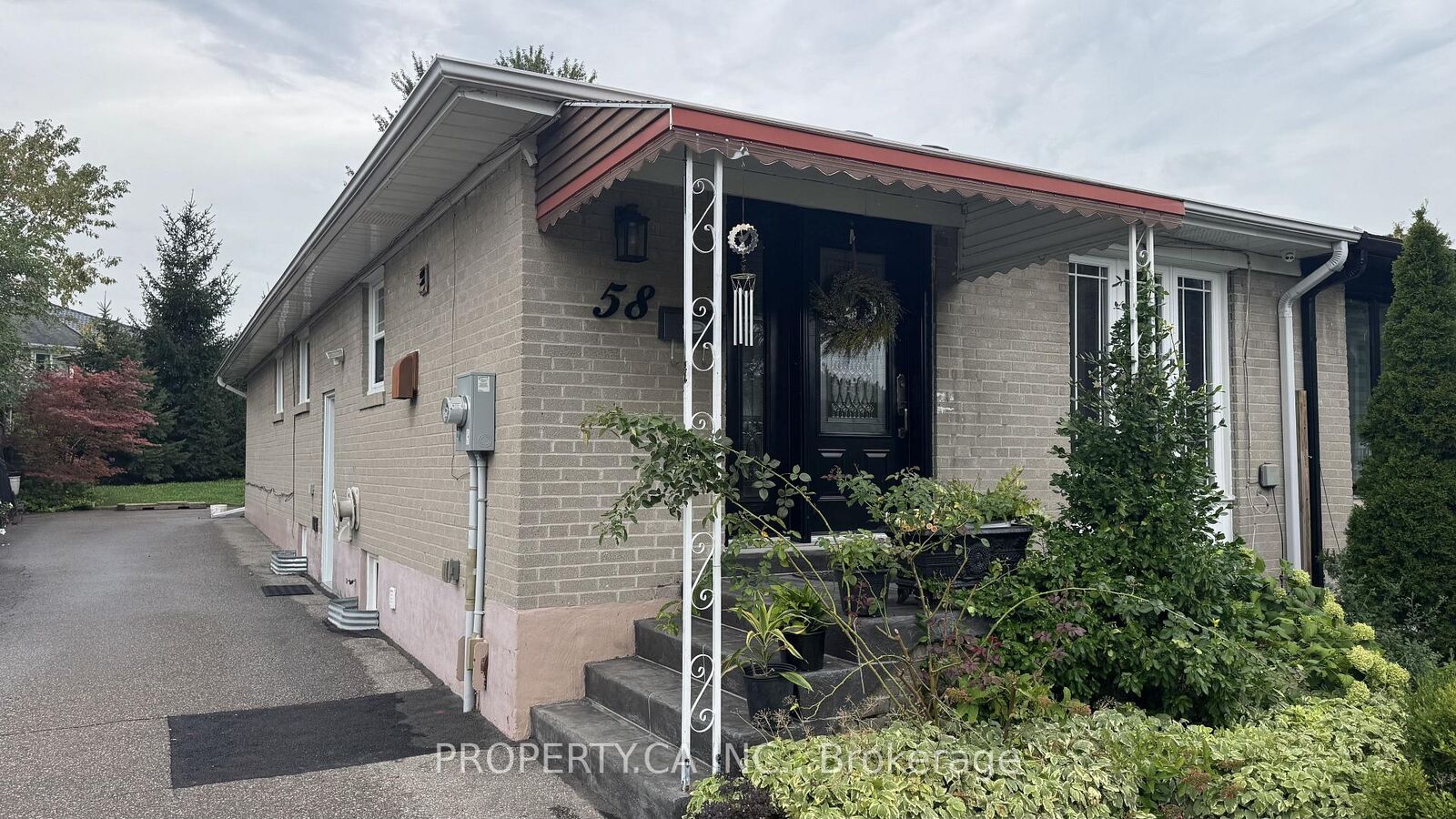 Property Photo:  58 Lightwood Drive Lower  ON M9V 2Z2 