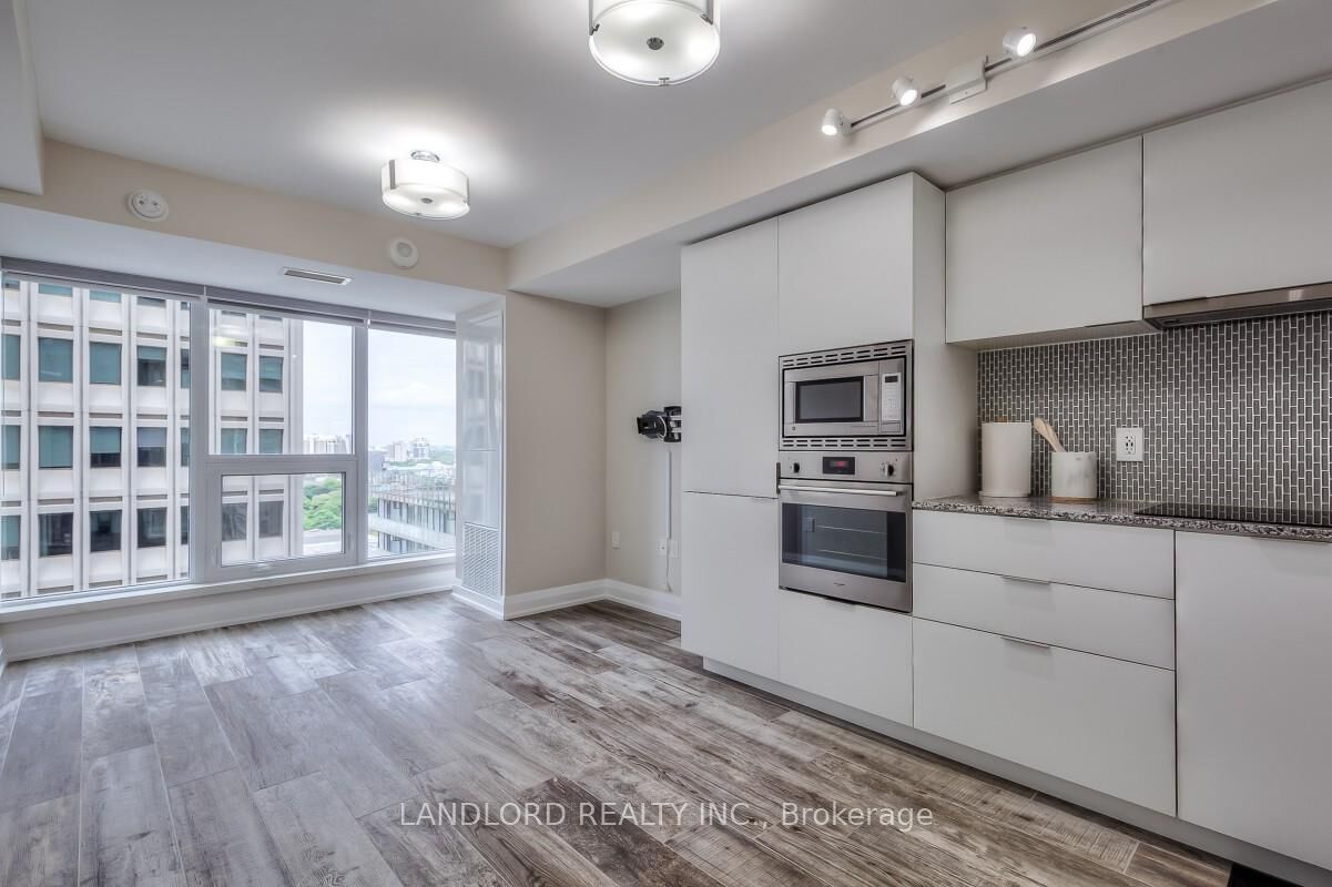 Property Photo:  955 Bay Street 1714  ON M5S 0C6 