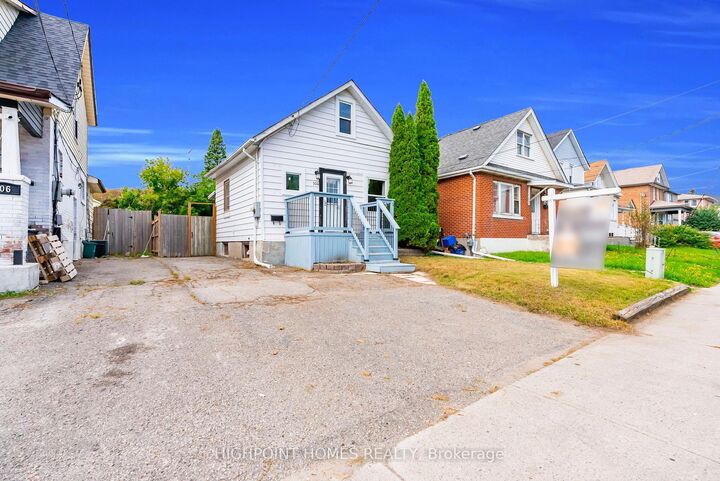Property Photo:  104 Park Road S  ON L1J 4G9 