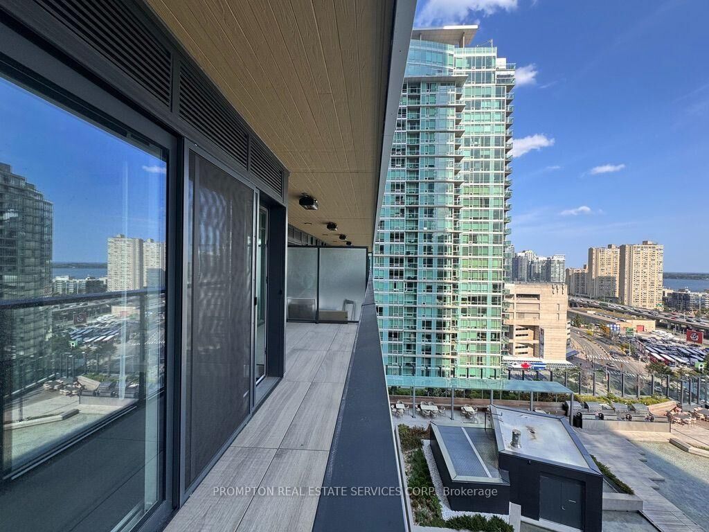 Property Photo:  1 Concord Cityplace Way 1709  ON M5V 0X3 