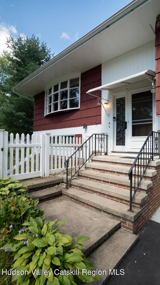 Property Photo:  4 Orchard  NY 12106 