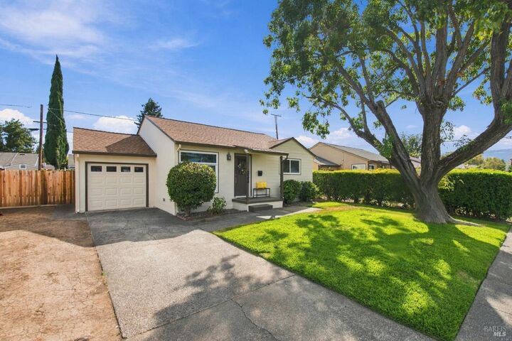 Property Photo:  333 Buckeye Street  CA 95688 