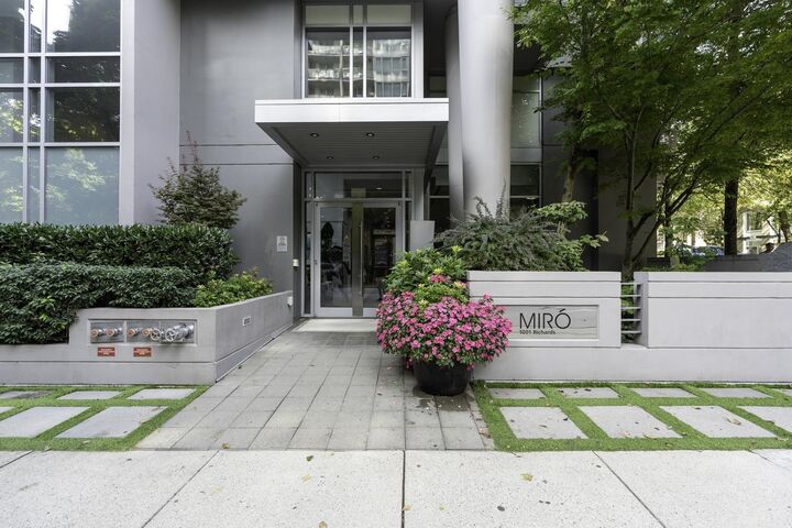 Property Photo:  1001 Richards Street 1702  BC V6B 1J6 
