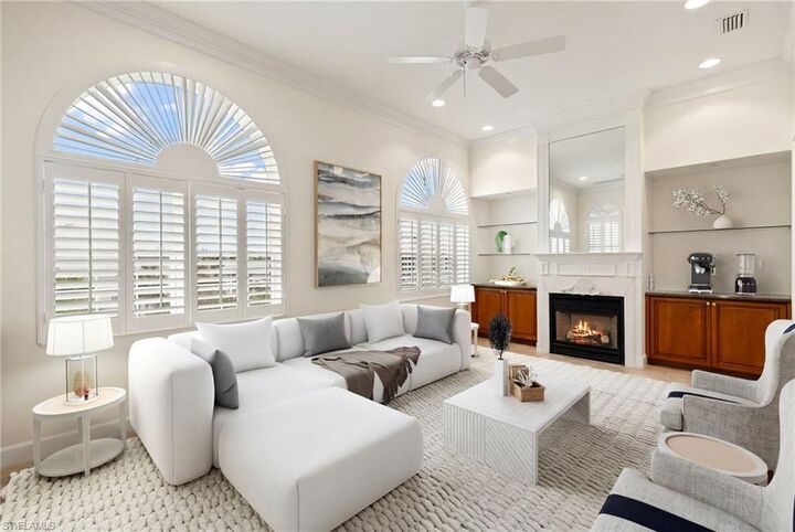 Property Photo:  109 Barefoot Cir 22  FL 34134 