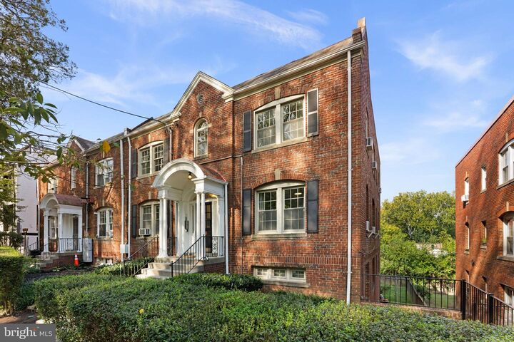 Property Photo:  2514 41st Street NW 4  DC 20007 